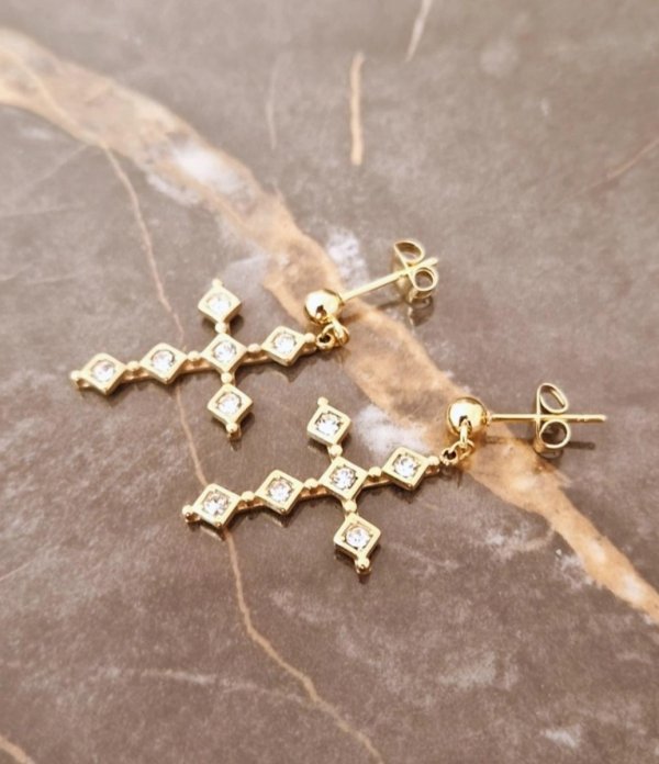 gold earrings made of stainless steel