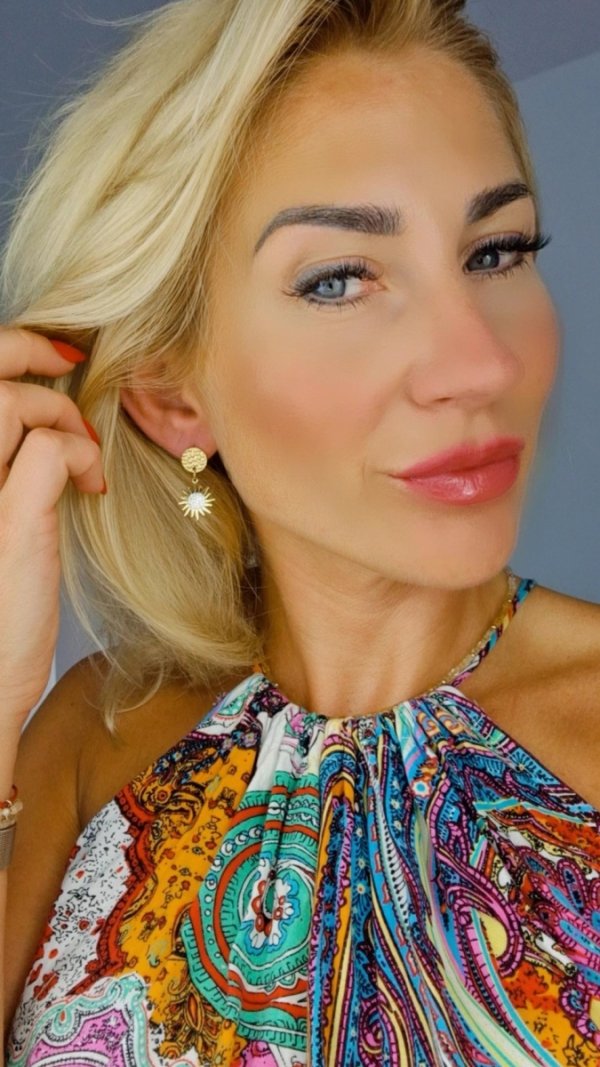 gold earrings made of stainless steel