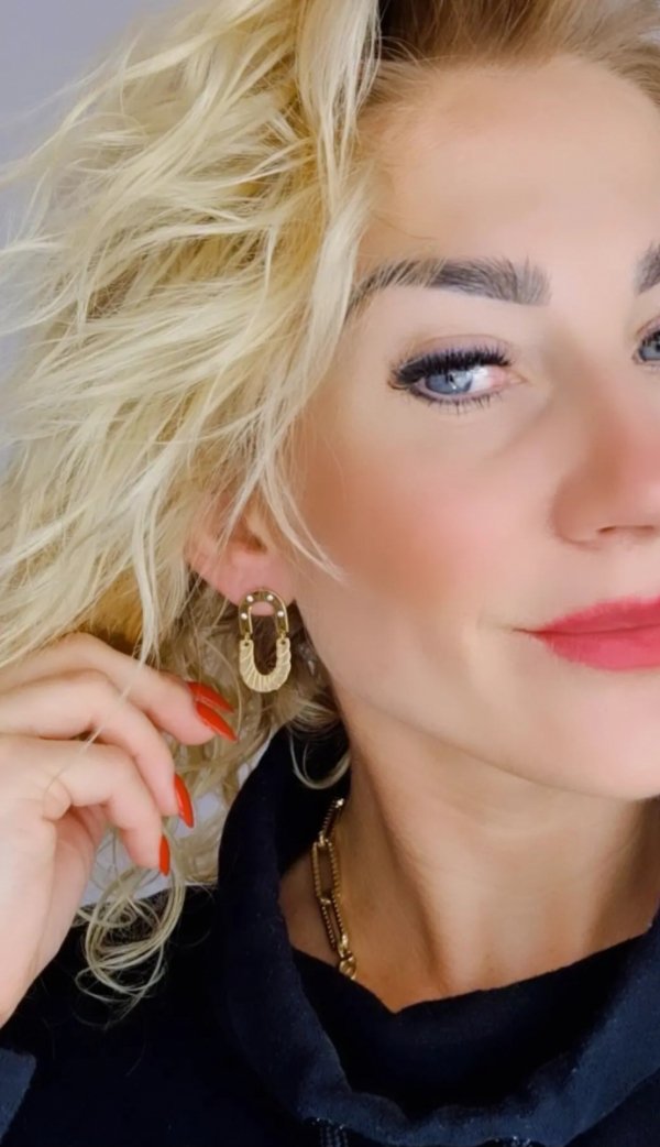 gold earrings made of stainless steel