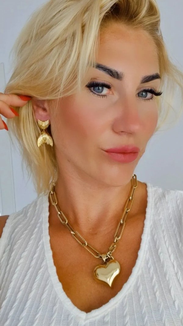gold earrings made of stainless steel