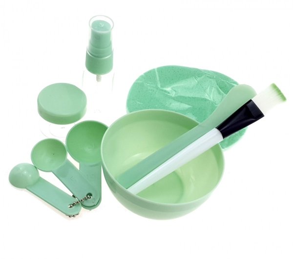 Set: bowl, brush, atomizer, measuring cups and sponge for making masks, paints