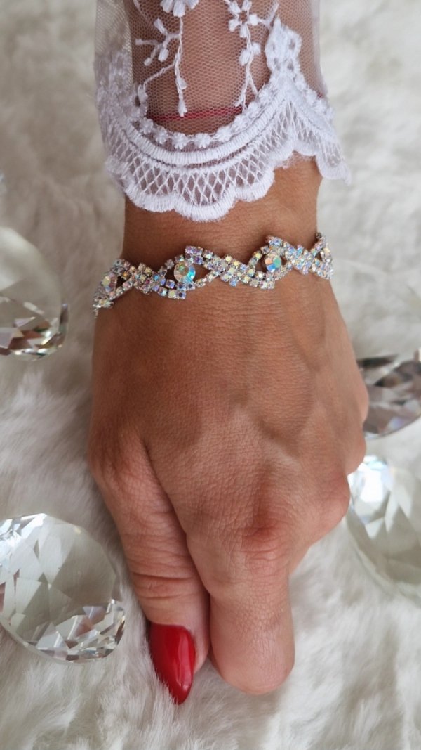 gold bracelet for a gold-plated leg