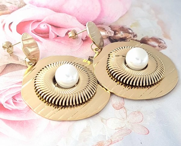 gold earrings made of stainless steel