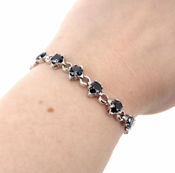 gold bracelet for a gold-plated leg