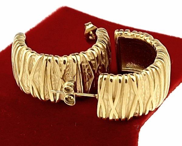gold earrings made of stainless steel