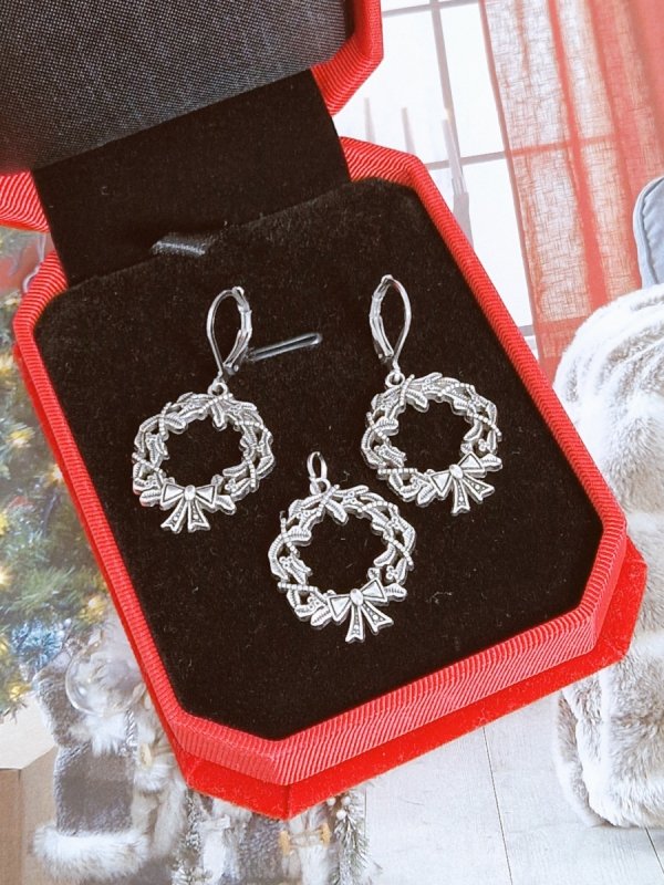 gold earrings made of stainless steel