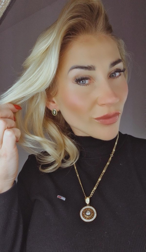 gold earrings made of stainless steel
