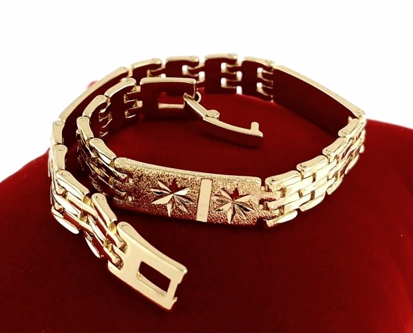 gold bracelet for a gold-plated leg