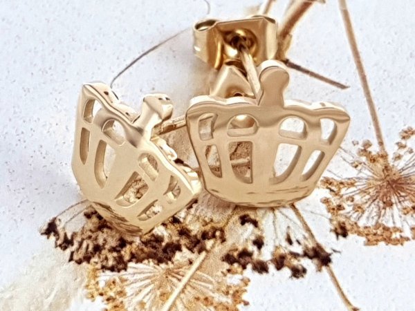 gold earrings made of stainless steel