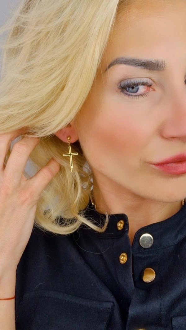 gold earrings made of stainless steel