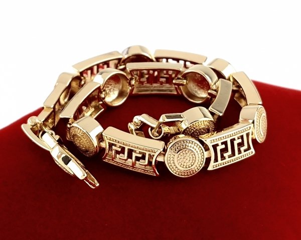 gold bracelet for a gold-plated leg