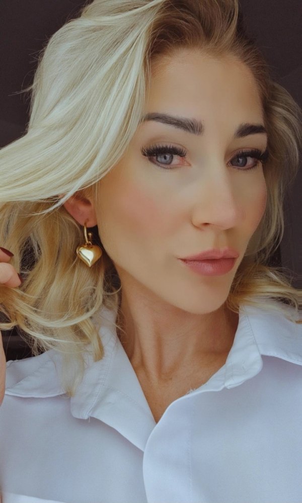 gold earrings made of stainless steel