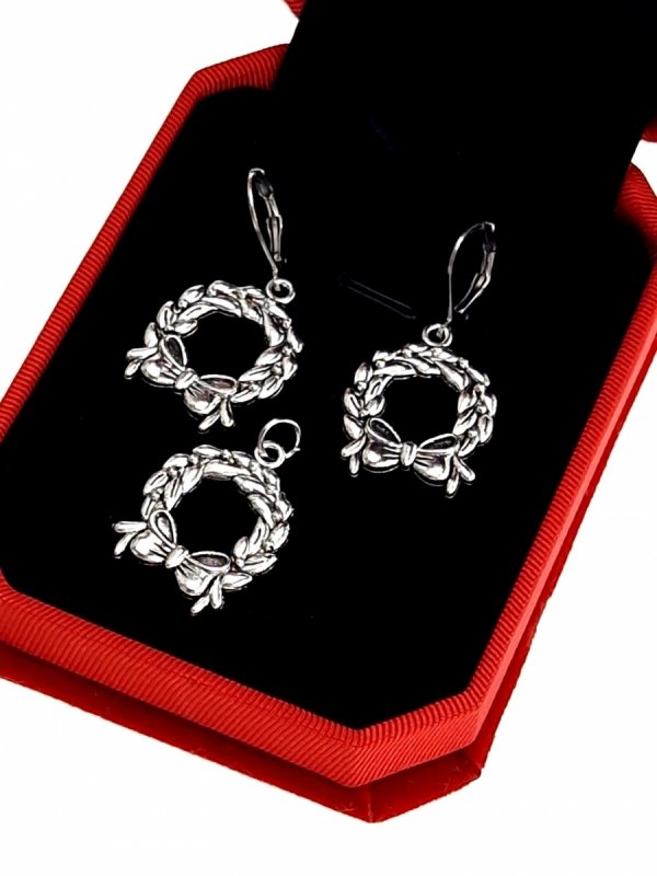 gold earrings made of stainless steel