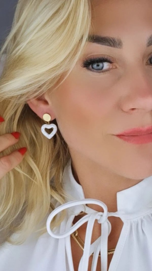 gold earrings made of stainless steel