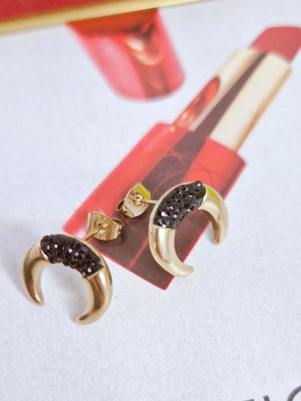 gold earrings made of stainless steel