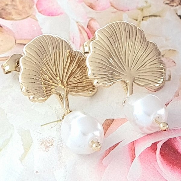 gold earrings made of stainless steel
