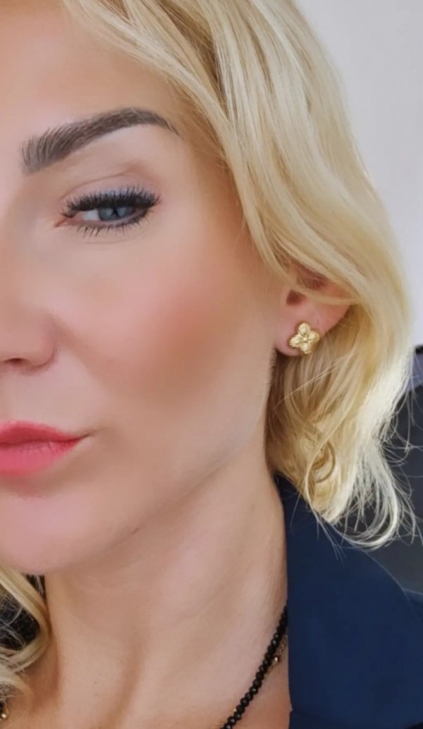gold earrings made of stainless steel
