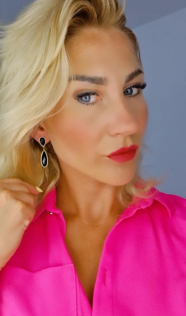gold earrings made of stainless steel