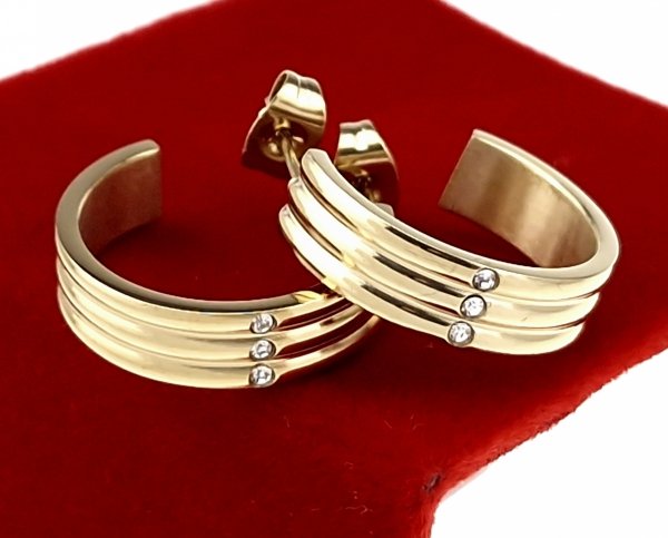 gold earrings made of stainless steel