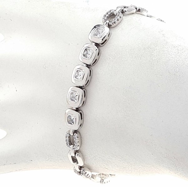 gold bracelet for a gold-plated leg