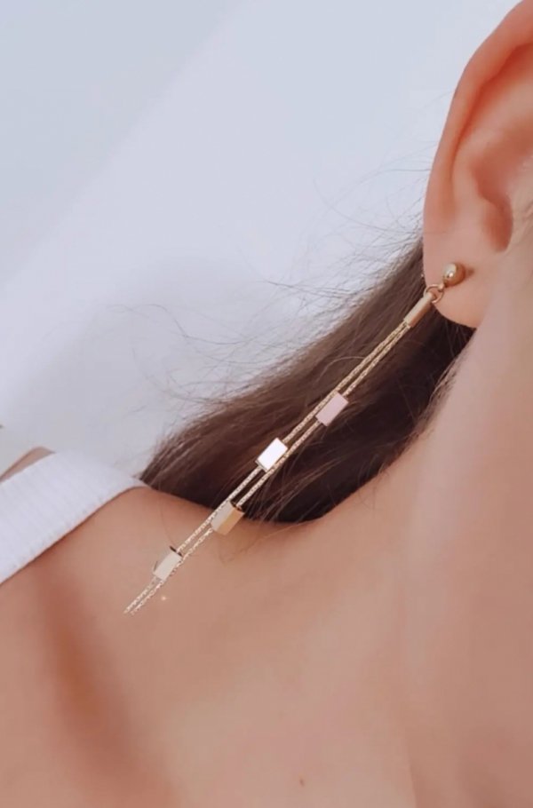 gold earrings made of stainless steel