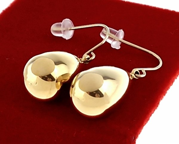 gold earrings made of stainless steel