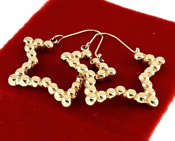 gold earrings made of stainless steel