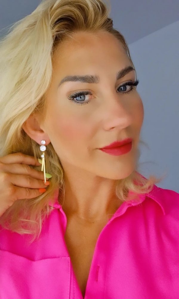 gold earrings made of stainless steel