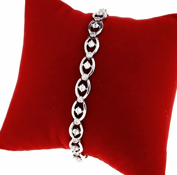 gold bracelet for a gold-plated leg