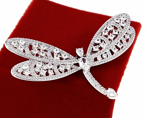 1146b Elegancka broszka srebrna cyrkonia przypinka pozłacana białym złotem Xuping