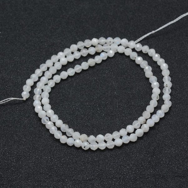 sz10 Naturalny biały kamień księżycowy, fasetowane, okrągłe,  mm, otwór: 0,5 mm, sznur 39cm