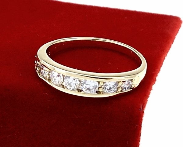 1323 Pierścionek złoty zaręczynowy błyszczący cyrkonie pozłacany 14k