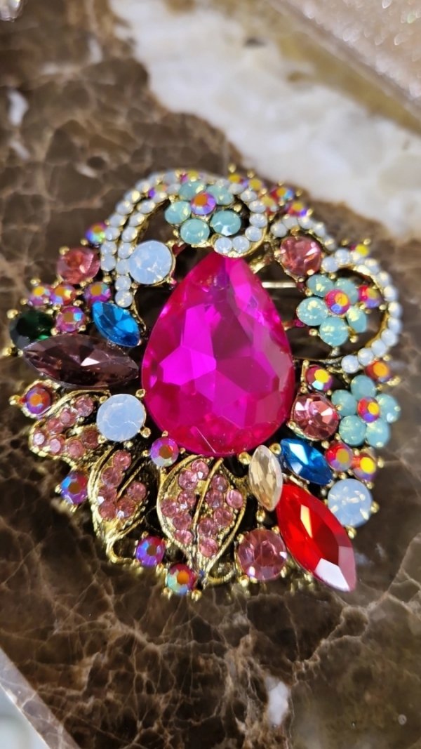 3535 Elegancka broszka przypinka złota cyrkonia