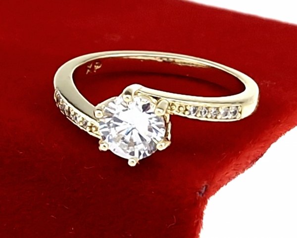 4381 Pierścionek złoty zaręczynowy błyszczący cyrkonie pozłacany 14k