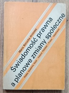 Maria Borucka-Arctowa • Świadomość prawna a planowe zmiany społeczne