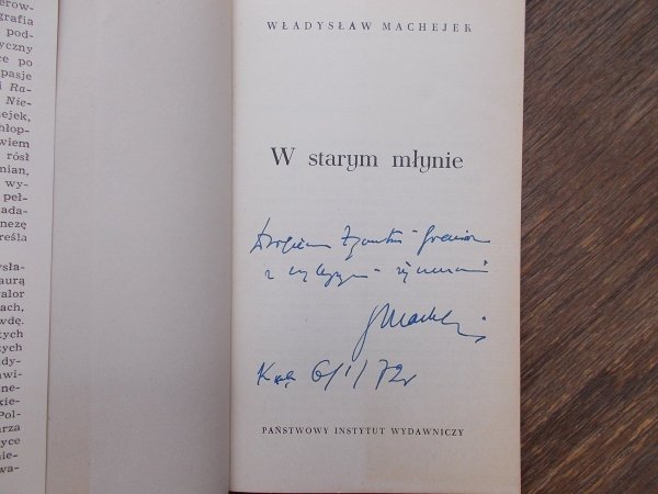 Władysław Machejek • W starym młynie [dedykacja autora]