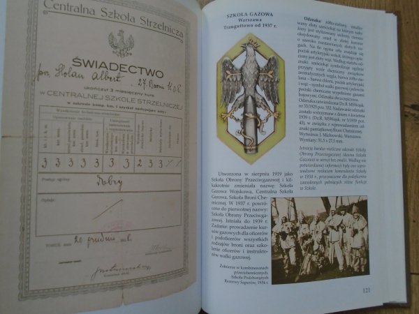 Wojciech Moś, Włodzimierz Soszyński • Polskie szkolnictwo wojskowe 1908-1939. Odznaki, emblematy, dokumenty