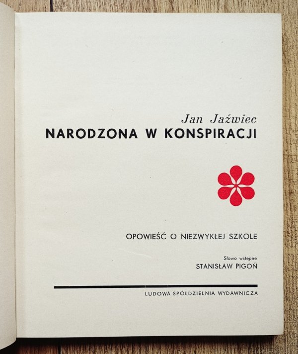 Jan Jaźwiec Narodzona w konspiracji. Opowieść o niezwykłej szkole [dedykacja autorska]