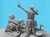 ICM 35343 Prost! Between Battles on Bergepanther WWII German Tankmen with Bergepanther 1/35