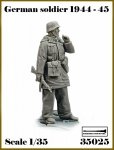 Ardennes Miniature 35025 GERMAN SOLDIER 1944-1945 1/35