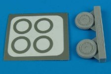 Aires 7243 F-8 Crusader wheels & paint masks 1/72 Other