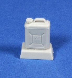 Panzer Art RE35-186 WWII 20l Soviet Army canisters 1/35