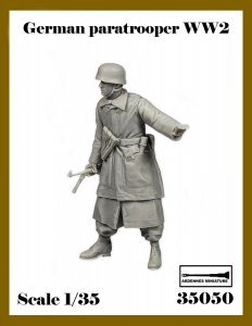 Ardennes Miniature 35050 GERMAN PARATROOPER WW2 1/35