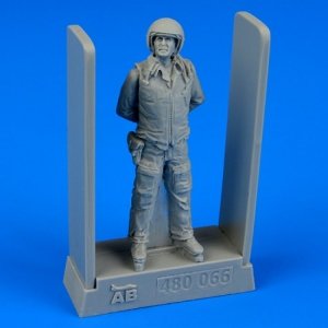 Aerobonus 480066 Soviet air force fighter pilot 1/48