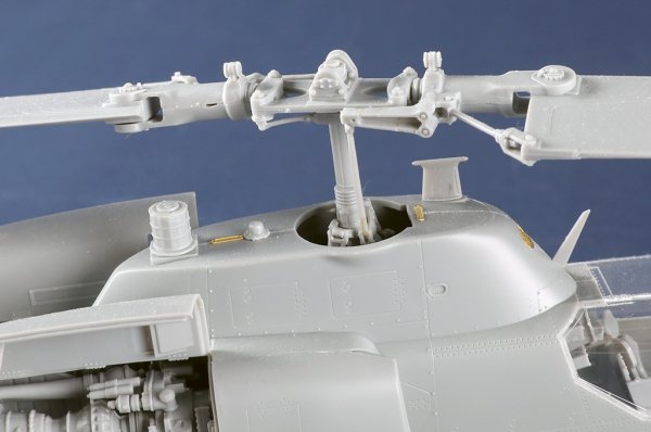 Trumpeter 05117 AH-1W Super Cobra (Turned Exhaust) 1/35
