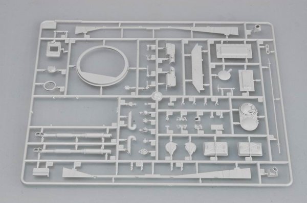 Trumpeter 00380 Russian PT-76 Light Amphibious Tank (1:35)