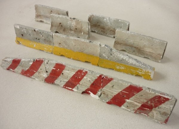 RT-Diorama 35266 Concrete barrier Set No.1 (10 pcs) 1/35