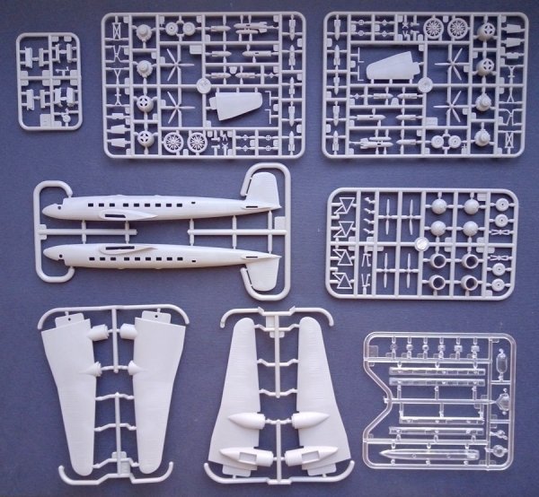 Roden 343 Focke Wulf FW200V3/A-09 Immelman III 1/144
