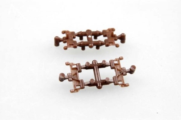 Trumpeter 02037 U.S. T72E1 steel track for U.S. M24 light tank (early) (1:35)