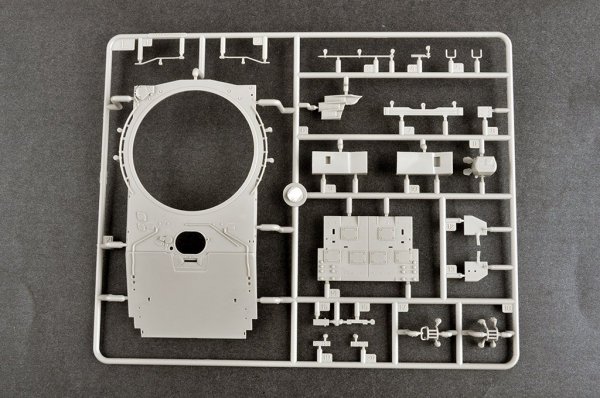 Trumpeter 09610 Russian T-72B3 with 4S24 Soft Case ERA &amp; Grating Armour 1/35
